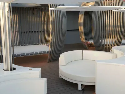 Scarlet Lady - Entertainment