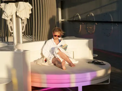 Valiant Lady - Entertainment