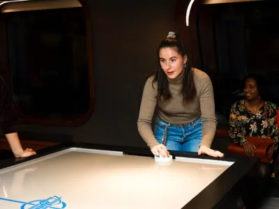 Scarlet Lady - Entertainment