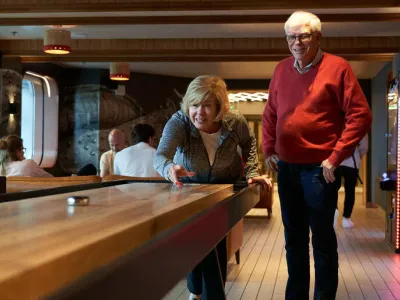 Scarlet Lady - Entertainment