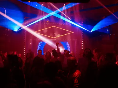 Valiant Lady - Entertainment