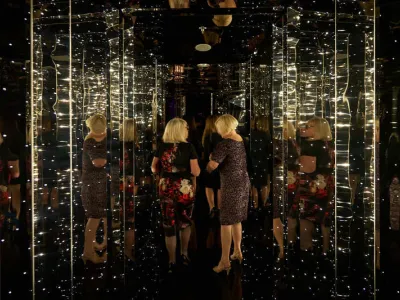 Scarlet Lady - Entertainment