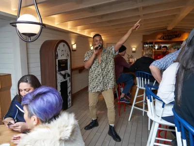 Scarlet Lady - Entertainment