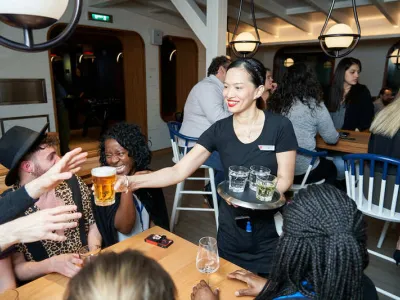 Scarlet Lady - Entertainment