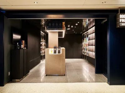 Scarlet Lady - Entertainment