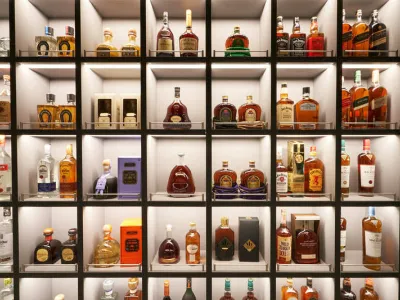 Scarlet Lady - Entertainment