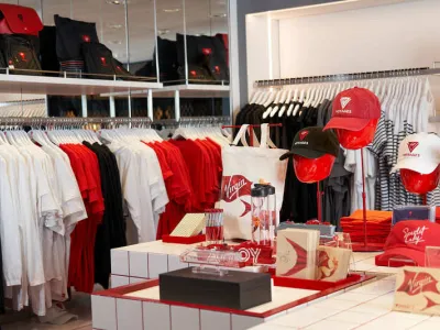 Scarlet Lady - Entertainment