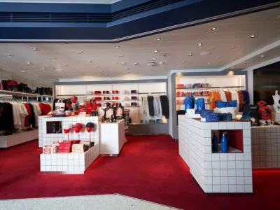 Scarlet Lady - Entertainment