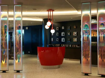 Scarlet Lady - Entertainment