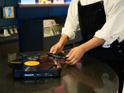 Scarlet Lady - Entertainment