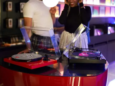 Resilient Lady - Entertainment