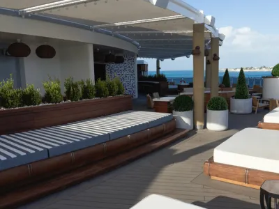 Scarlet Lady - Entertainment