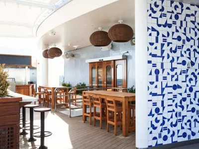 Scarlet Lady - Entertainment