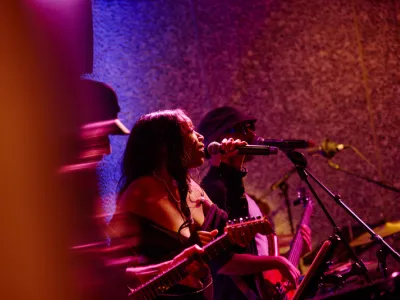 Scarlet Lady - Entertainment