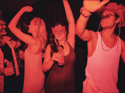 Scarlet Lady - Entertainment