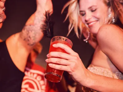 Scarlet Lady - Entertainment