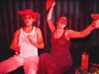 Scarlet Lady - Entertainment