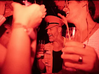 Scarlet Lady - Entertainment