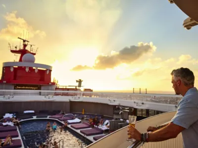 Scarlet Lady - Entertainment