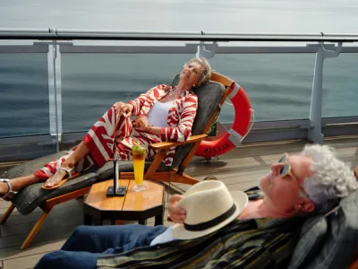 Scarlet Lady - Entertainment