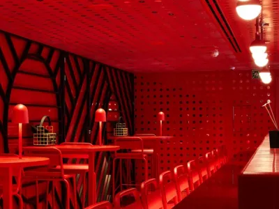 Scarlet Lady - Entertainment