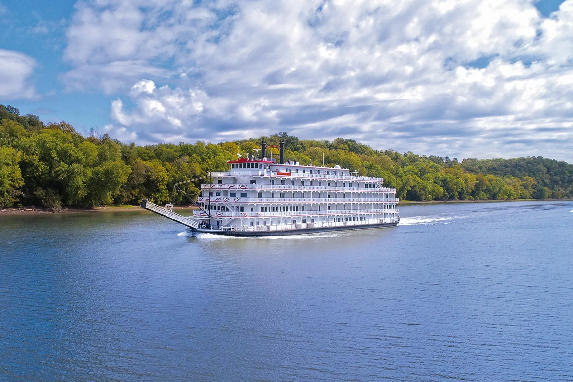 American Cruise Lines  American Heritage  Exterior