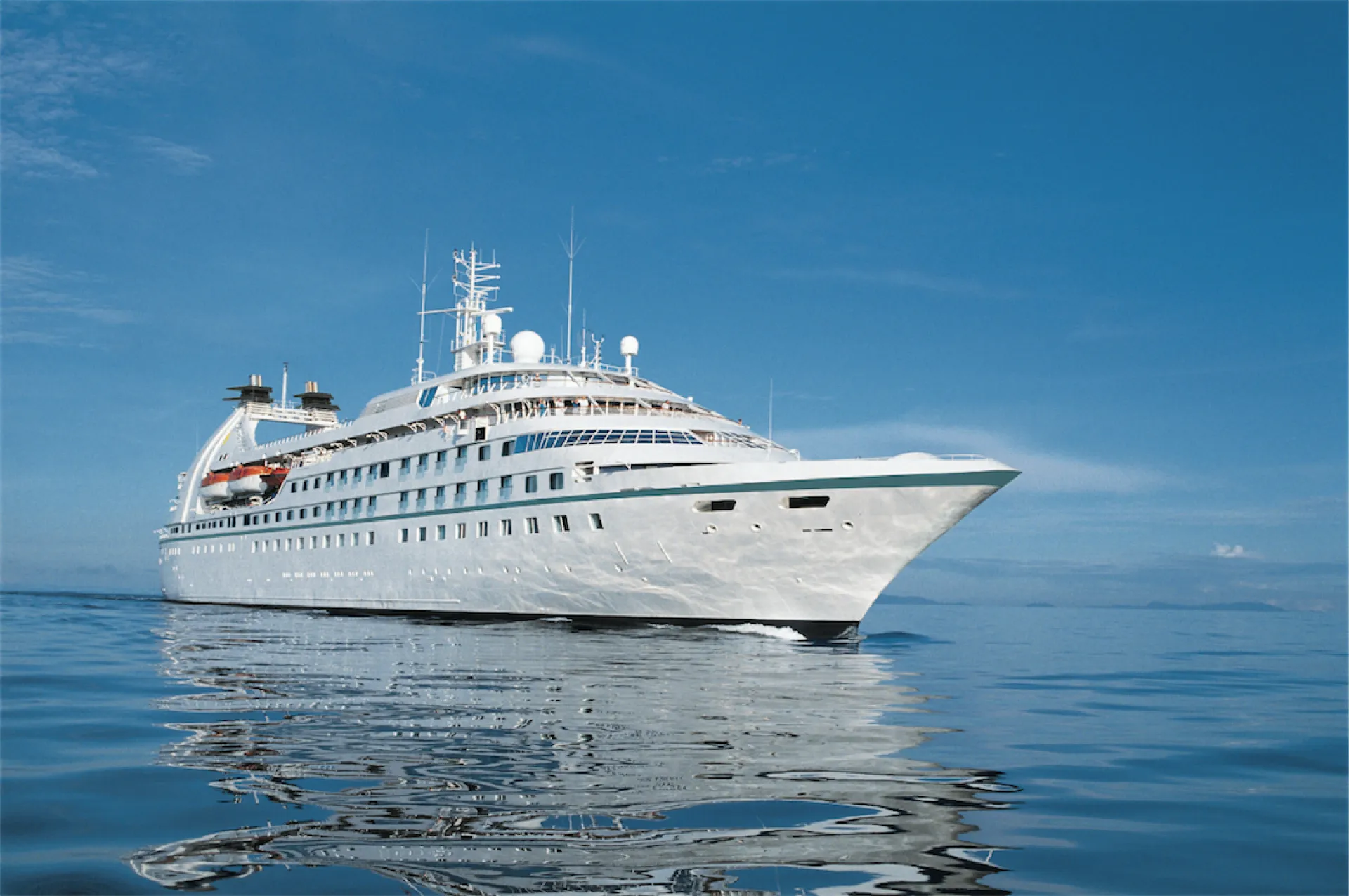 Windstar_Star_Pride_Exterior_2014