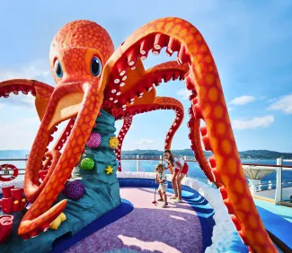 Brilliance of the Seas - Mini Golf