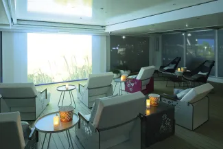 Emerald Astra - Daytime Pool & Bar/Evening Cinema