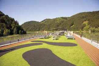 Emerald Astra - Games Area and Golf Putting Green