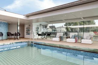 Emerald Astra - Pool