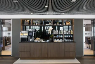 Emerald Harmony - Horizon Bar & Lounge