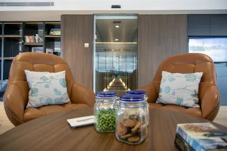 Emerald Harmony - Lotus Lounge