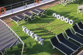 Emerald Luna - Games Area and Golf Putting Green