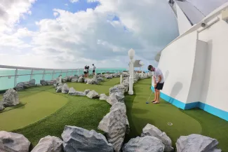 Explorer of the Seas - Mini Golf