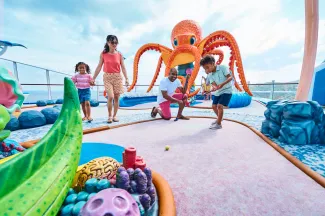 Harmony of the Seas - Mini Golf