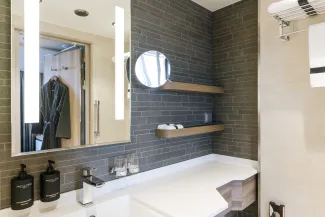 MS Fridtjof Nansen - Expedition Suite | Corner suite