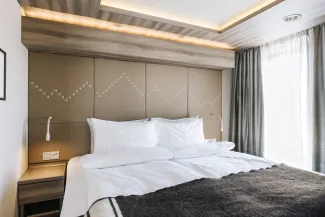 MS Fridtjof Nansen - Expedition Suite | Large suite - With balcony