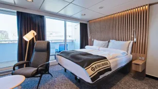 MS Roald Amundsen - Arctic Superior | Wheelchair-accessible outside cabin with balcony