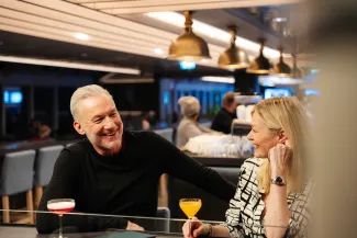 MS Roald Amundsen - Explorer Lounge & Bar