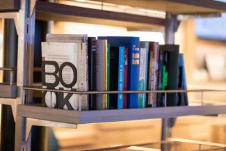 MS Roald Amundsen - Library