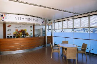 MSC Lirica - Vitamin Bar