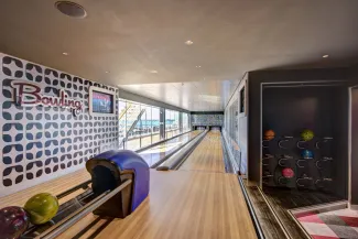 MSC Meraviglia - Bowling Alley