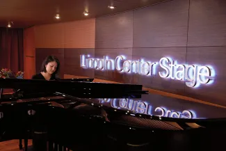 Nieuw Amsterdam - Lincoln Centre Stage