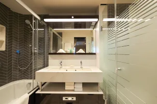 Norwegian Bliss - The Haven Courtyard Penthouse with Balcony