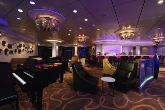 Norwegian Breakaway - Shaker's Cocktail Bar