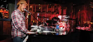 Norwegian Escape - Howl at the Moon