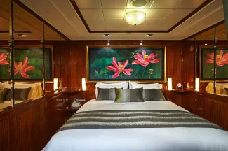 Norwegian Gem - The Haven Courtyard Penthouse with Balcony