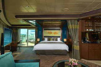 Norwegian Gem - The Haven Deluxe Owner's Suite with Large Balcony