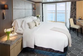 Oasis of the Seas - Spacious AquaTheatre Suite - 1 bedroom
